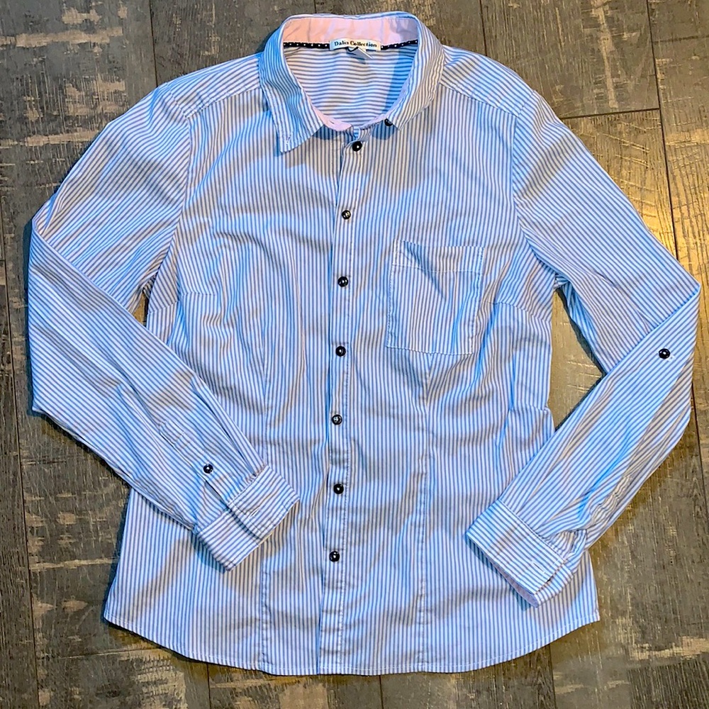 Ladies Beautiful business button down long sleeve top medium